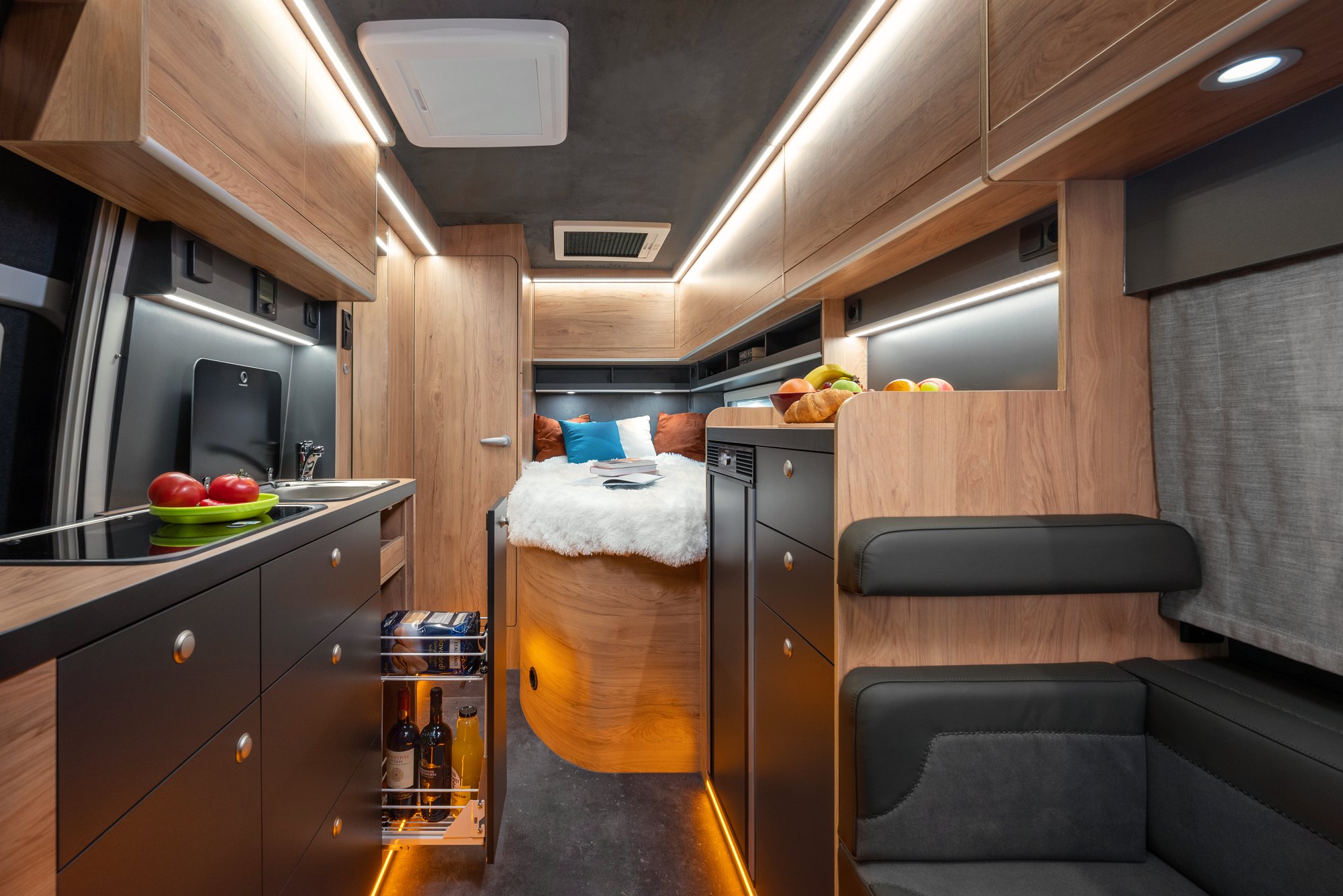 Globe-Traveller Interior