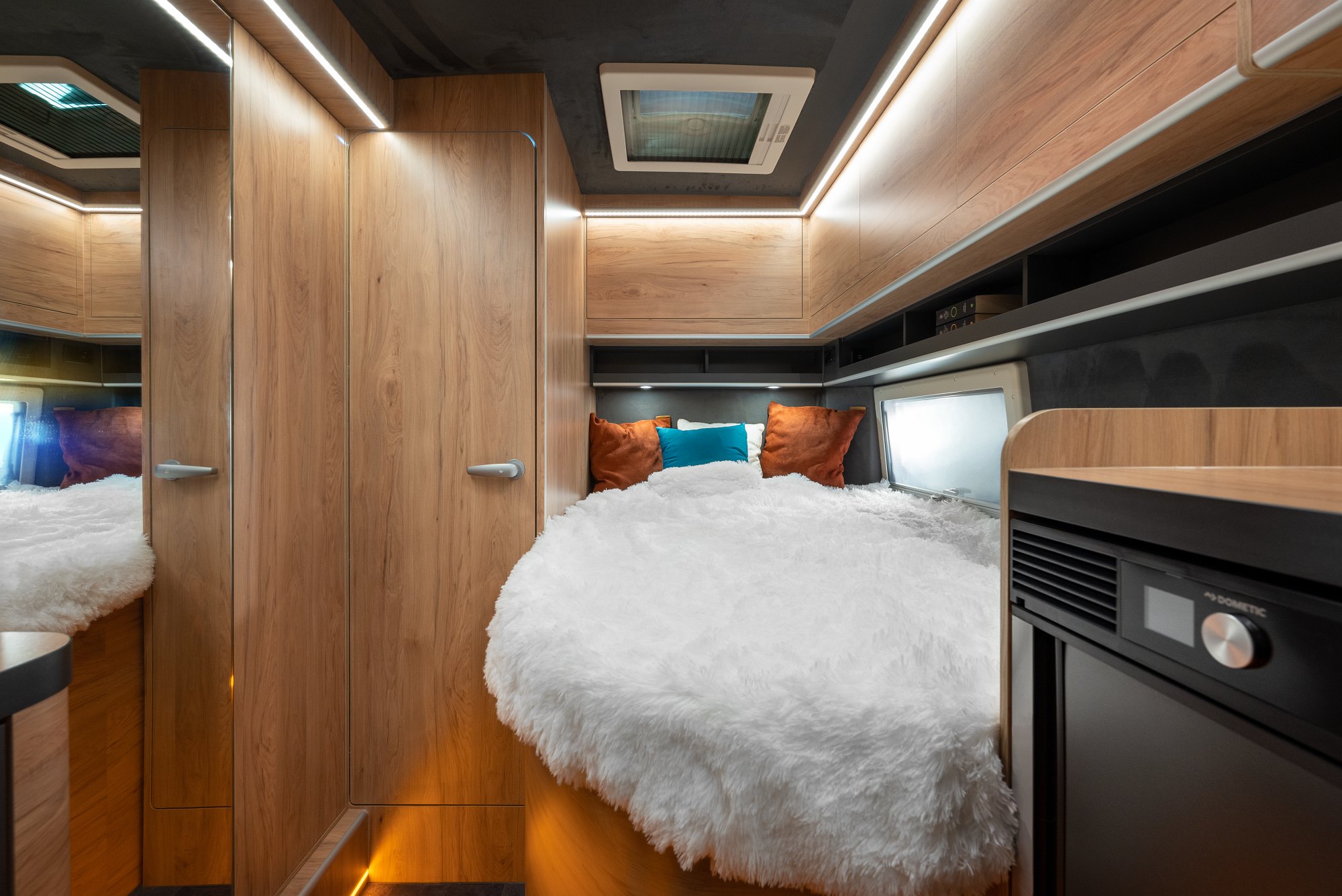Globe-Traveller Interior